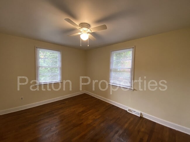 Building Photo - English Heights