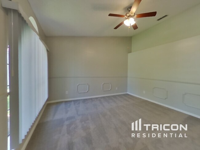 Building Photo - 8808 Mountain Lake Dr S