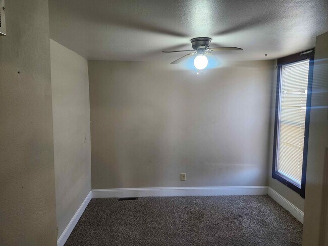 Building Photo - 422 Superior St