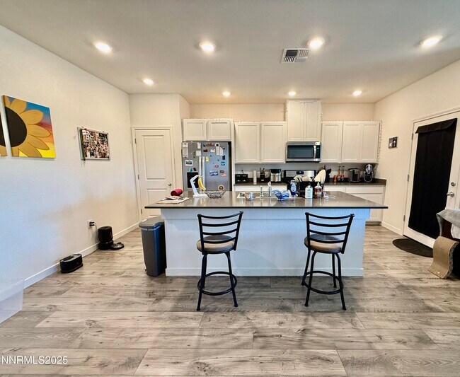 Building Photo - 1154 Alder Dr