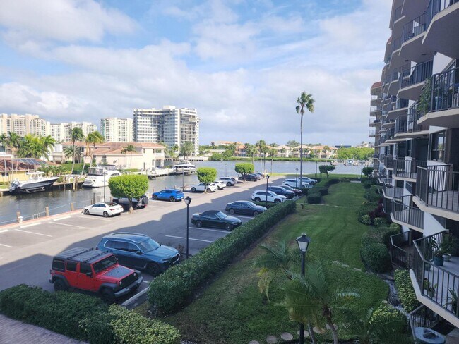 Building Photo - 899 Jeffery St