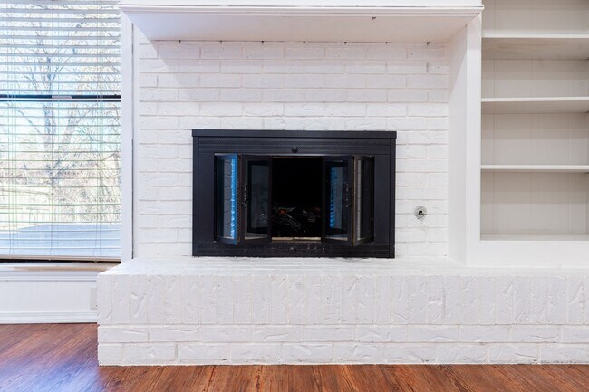 Building Photo - Beautifully updated 3-bedroom, 2-bathroom home