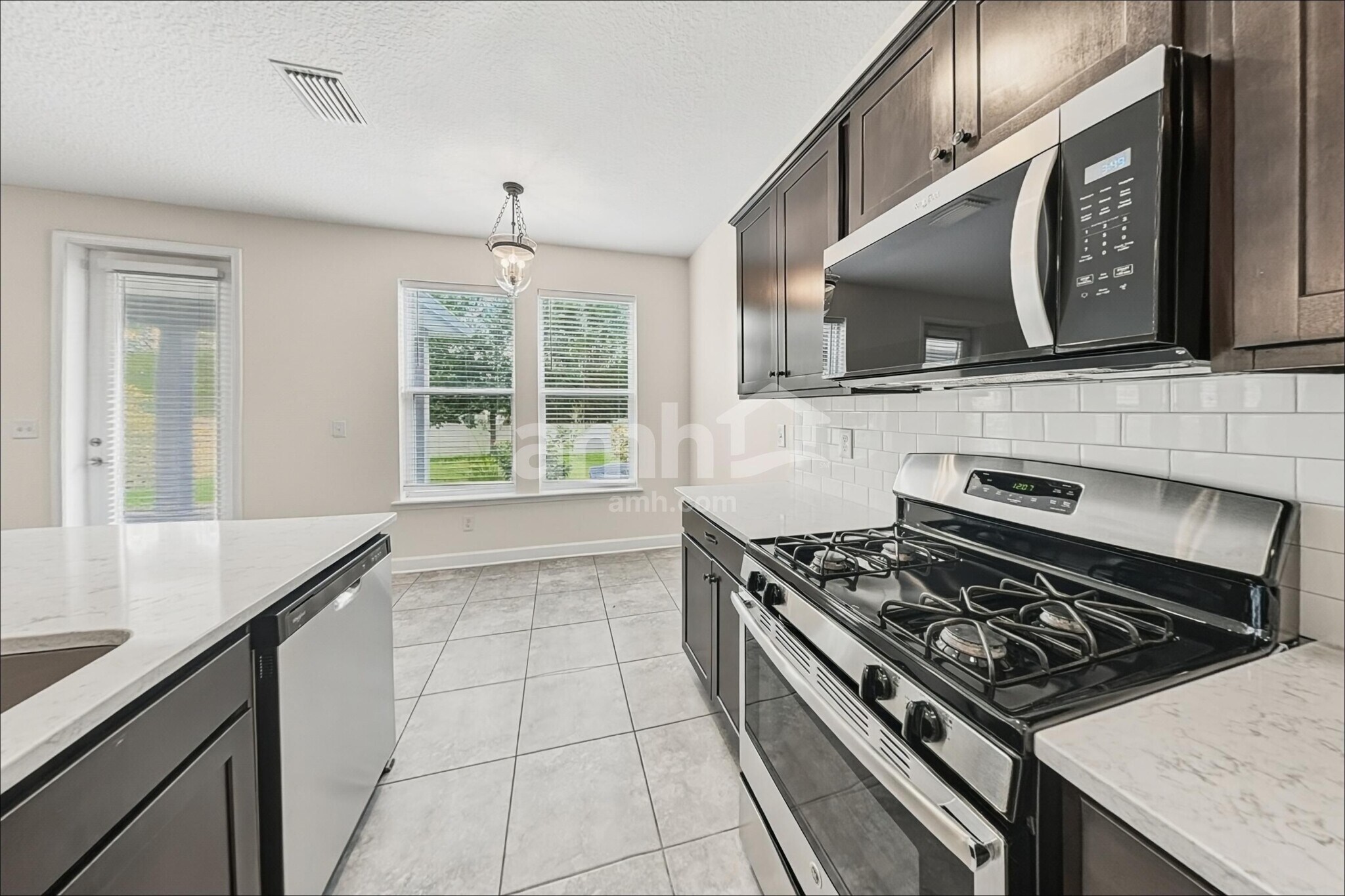 Building Photo - 31 Hiller Ln