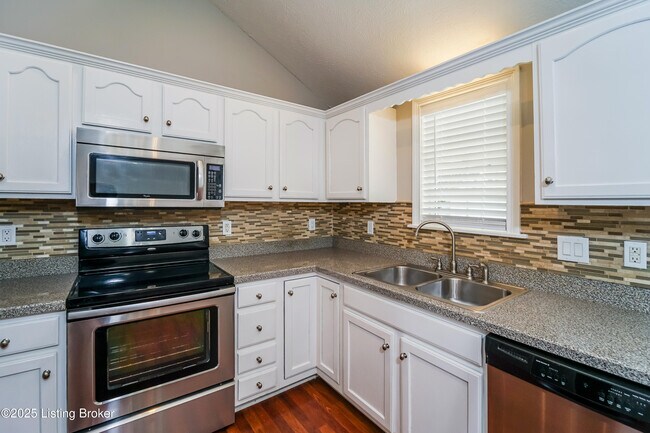 Building Photo - 10116 Greenfield Woods Cir