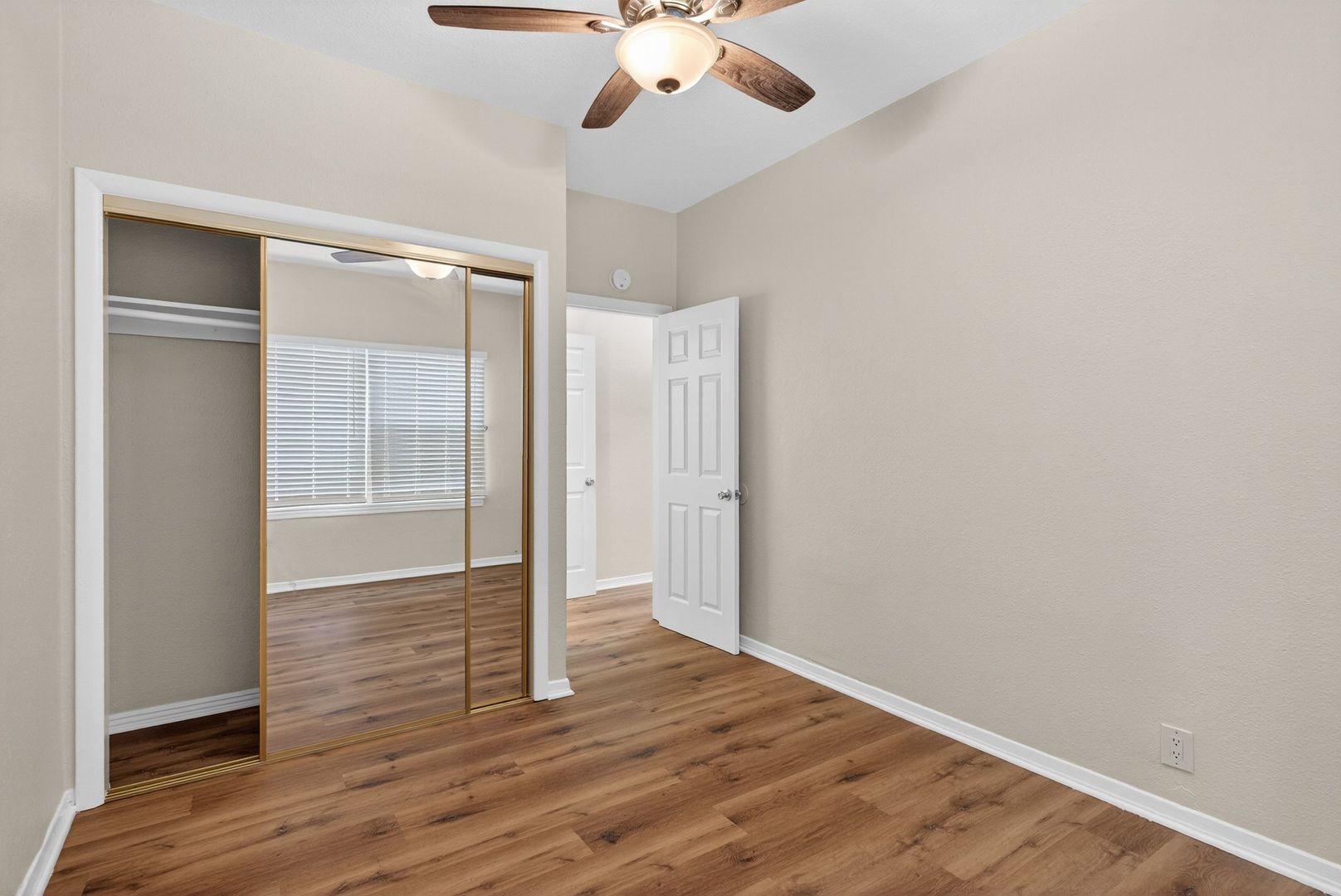 Building Photo - 1324 N Peterson Ave