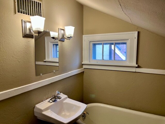 Building Photo - 1225 E Jefferson St