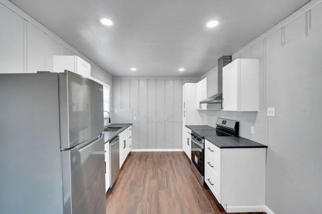 Building Photo - 413 Shaw St