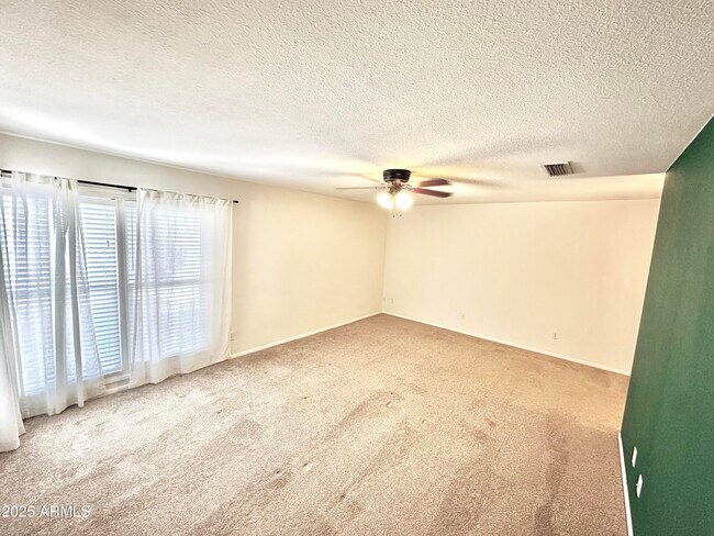 Building Photo - 7911 E San Miguel Ave
