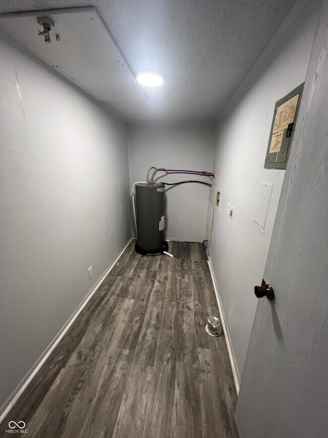 Building Photo - 2000 Indianapolis Rd