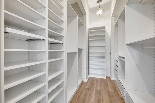 Building Photo - 3947 Redondo Way