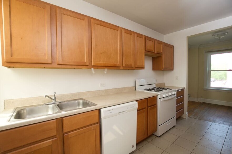 Building Photo - 918 Green Bay