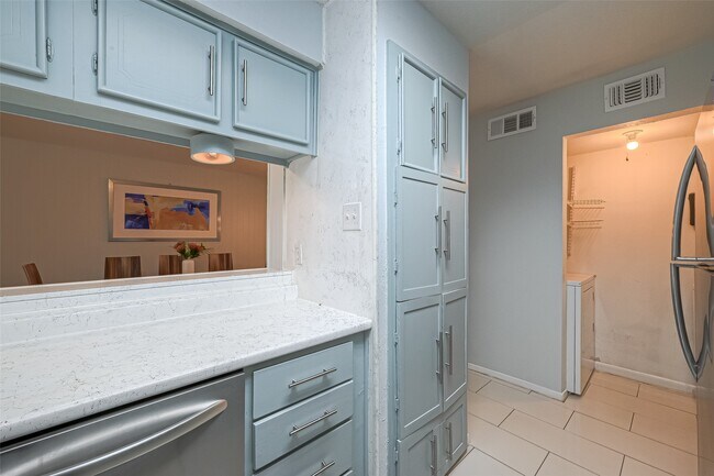 Building Photo - 10188 Beekman Pl Dr