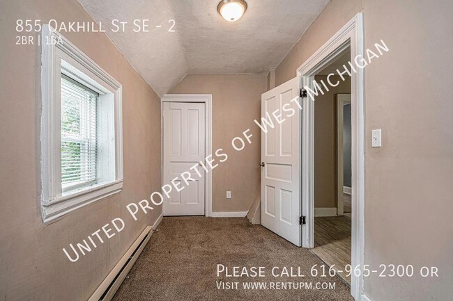 Building Photo - 855 Oakhill St SE