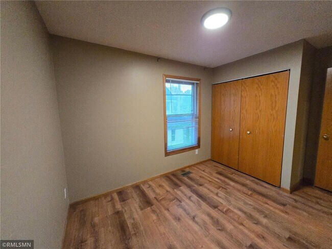 Building Photo - 614 S 19th Ave