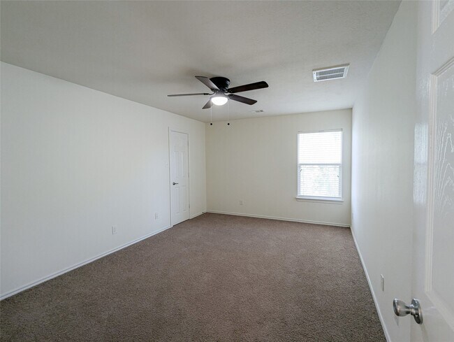 Building Photo - 6223 Summerfield Glade Ln