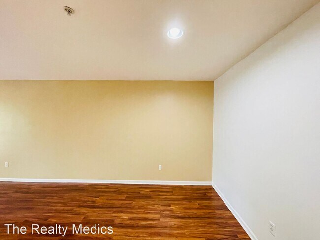 Building Photo - 1 br, 1 bath House - 802 Crest Pines Dr Un...