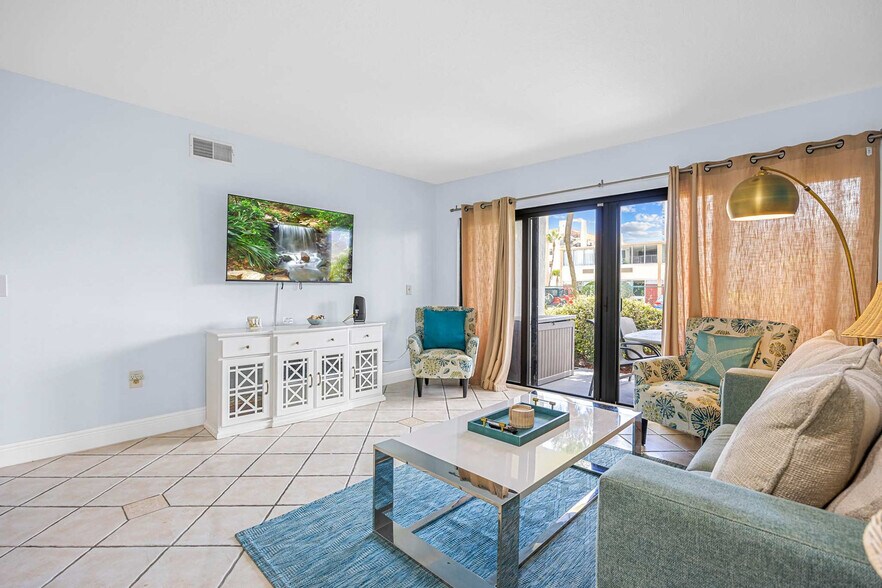 Building Photo - 39 Tulip Ave