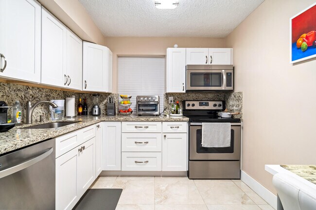 Building Photo - 2000 Atlantic Shores Blvd