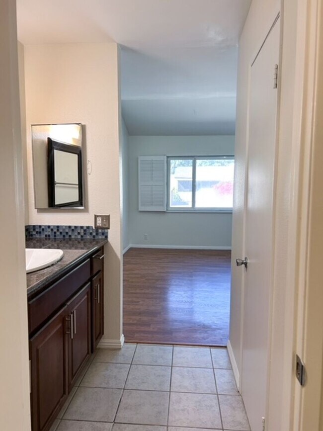 Building Photo - 3 Bedroom + 2.5 Bathroom Condo | Ralston Village Community | Ventura | Unfurnished