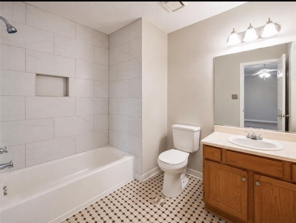 Building Photo - 2390 Newport Landing