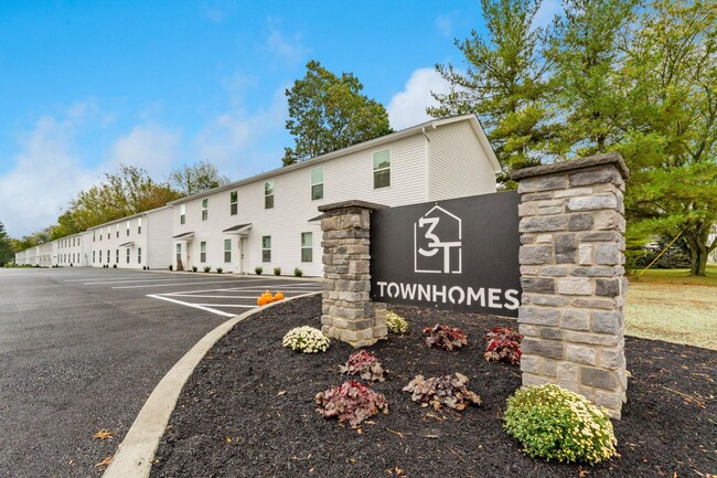 Building Photo - 382 N Franklin St