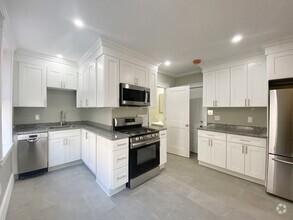 Building Photo - 131 Orleans St