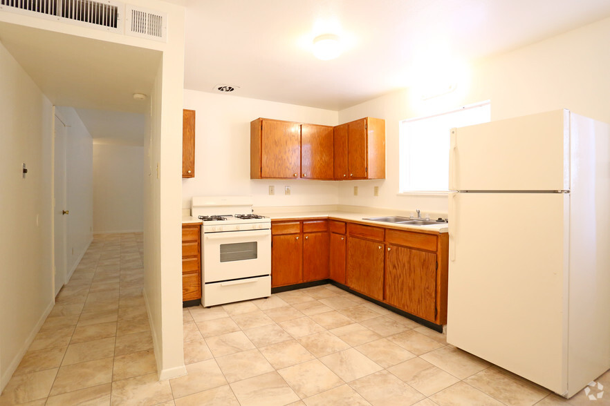 Three Bedroom, Kitchen - TransMountain - FREE Utilities