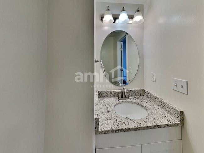 Building Photo - 2159 Glenview Dr