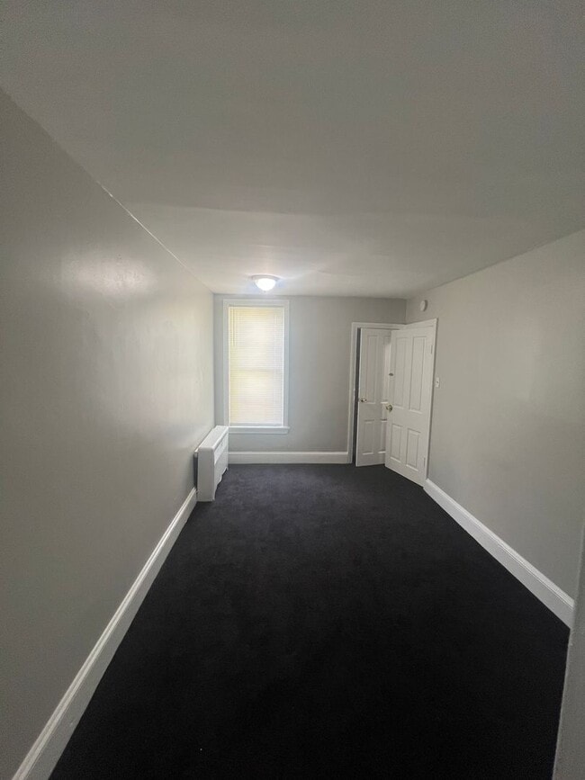 Building Photo - Bright 2-Bedroom with Spacious Bath & Priv...
