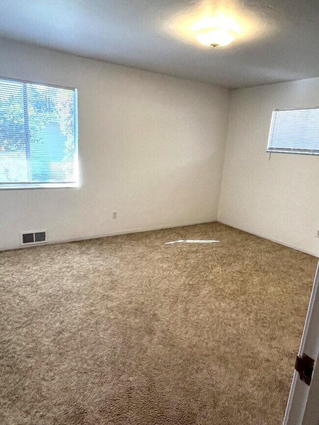 Building Photo - 7731 Filice Dr