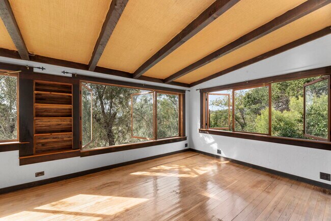 Building Photo - 1409 Avon Park Ter