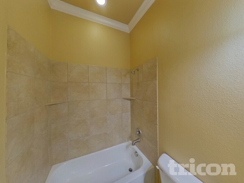 Building Photo - 7729 Glencrest Dr