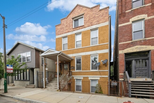 Primary Photo - 724 W 18th St