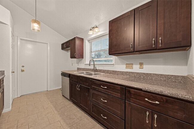 Building Photo - 2714 S Brompton Dr
