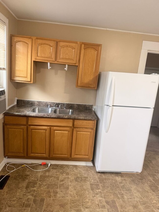 Building Photo - 2 bedroom duplex in the highlands!
