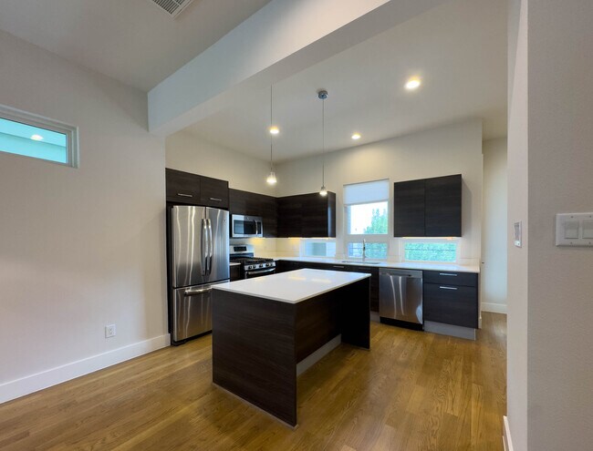 Building Photo - 2717 St Emanuel St