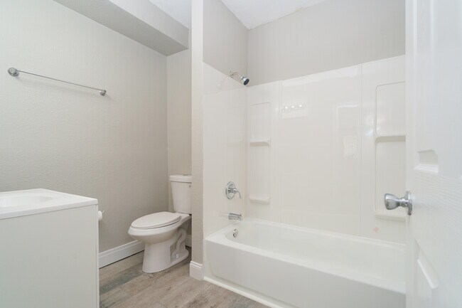 Building Photo - 4005 White St