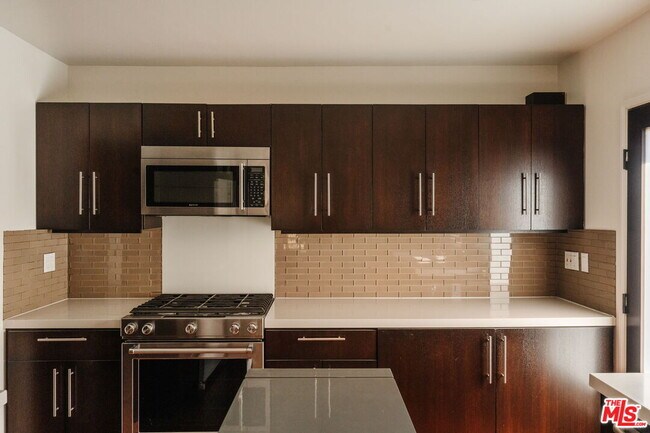 Building Photo - 8561 Rugby Dr