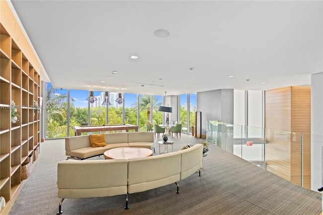 Building Photo - 16385 Biscayne Blvd