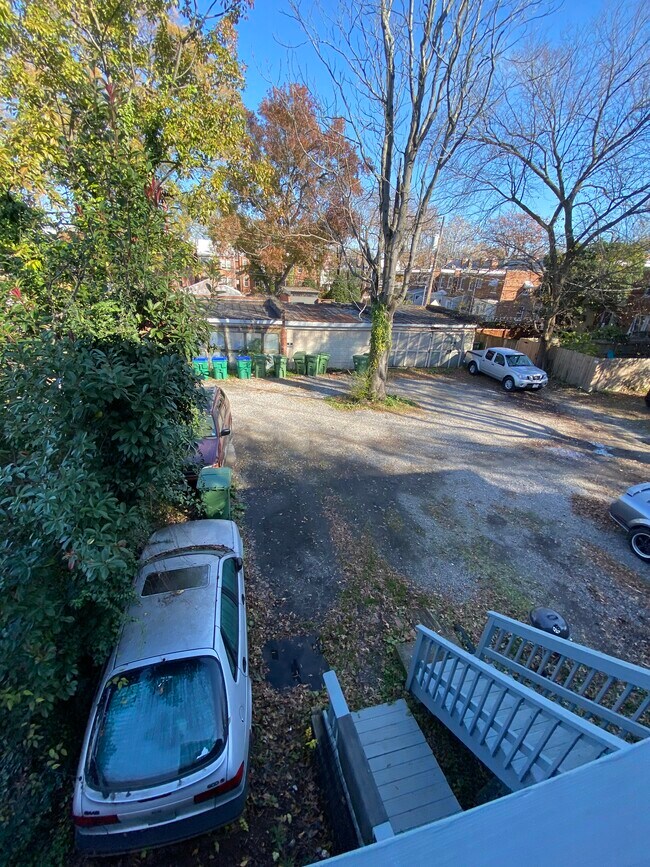 Building Photo - 3010 Ellwood Ave