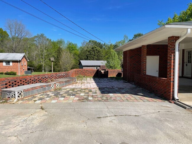 Building Photo - 3 Bed, 1 Bath Brick house in Ramseur