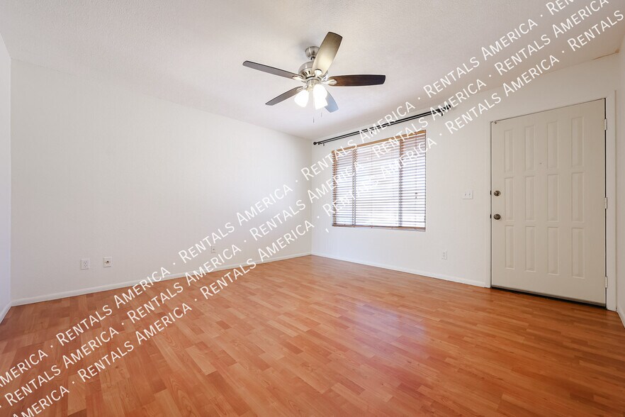 Building Photo - 719 W Palomino Dr