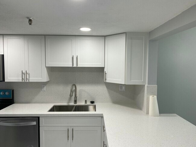 Building Photo - 2788 Tennis Club Dr