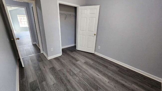 Building Photo - 385 Brookview Dr