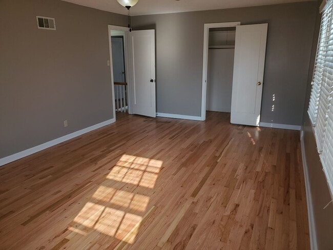 Building Photo - Gorgeous home near Westboro park.