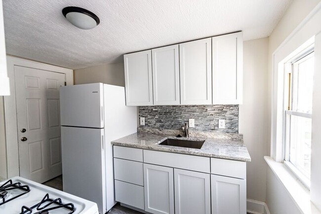 Building Photo - 2878 Indianola Ave