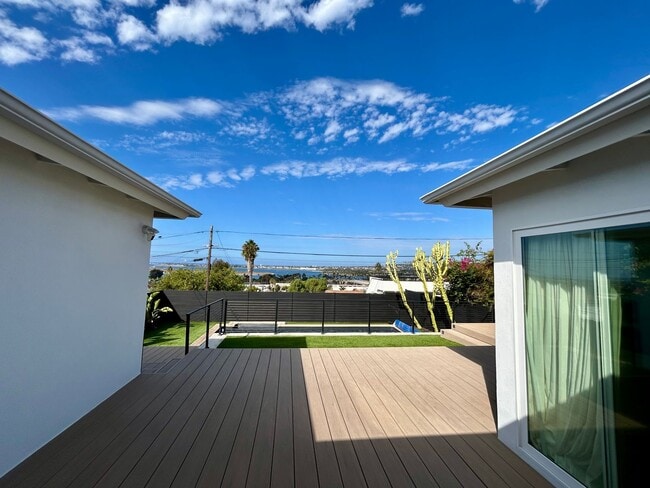Building Photo - Stunning 3 Bedroom with Pool and Views in ...