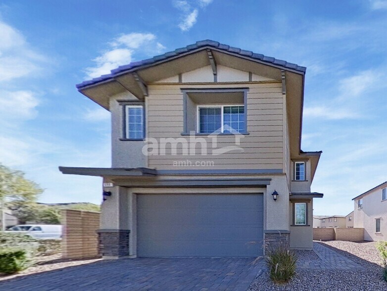 Primary Photo - 696 N Water St