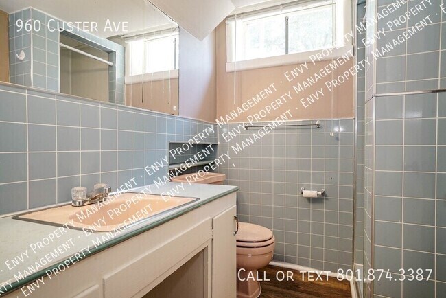 Building Photo - 960 Custer Ave