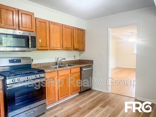 Building Photo - 466 Circle Dr
